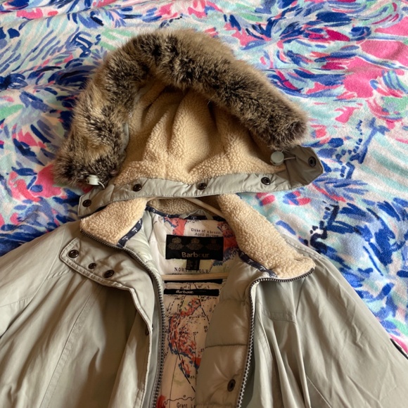Barbour heavy winter coat worn 5 times . Size 8. Runs small - Picture 10 of 10